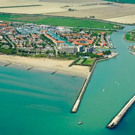 Enjoy A Sea View Terrace Near The Apartment Porto Santa Margherita di Caorle