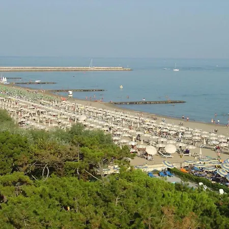 Enjoy A Sea View Terrace Near The Apartment